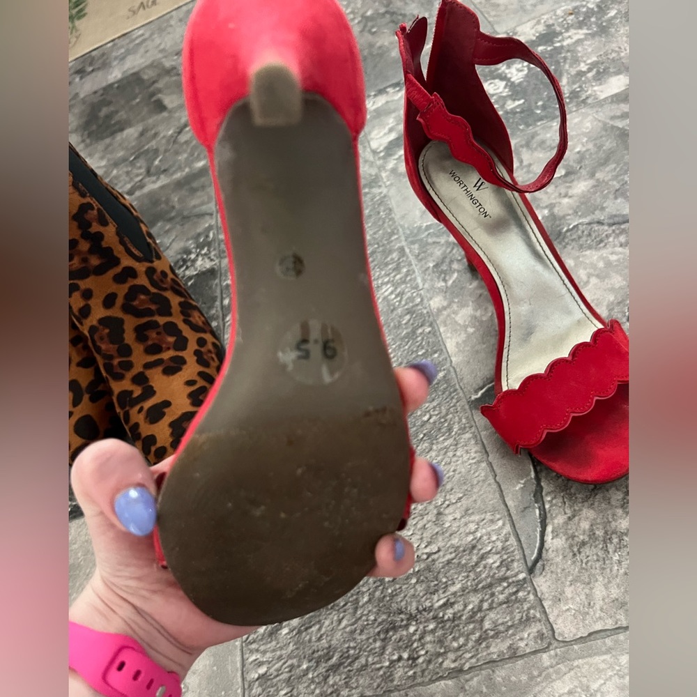 Red heels - Picture 2 of 3
